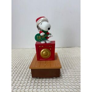 2011 Hallmark Peanuts Wireless Band Snoopy figurine Good Condition Broken Guitar